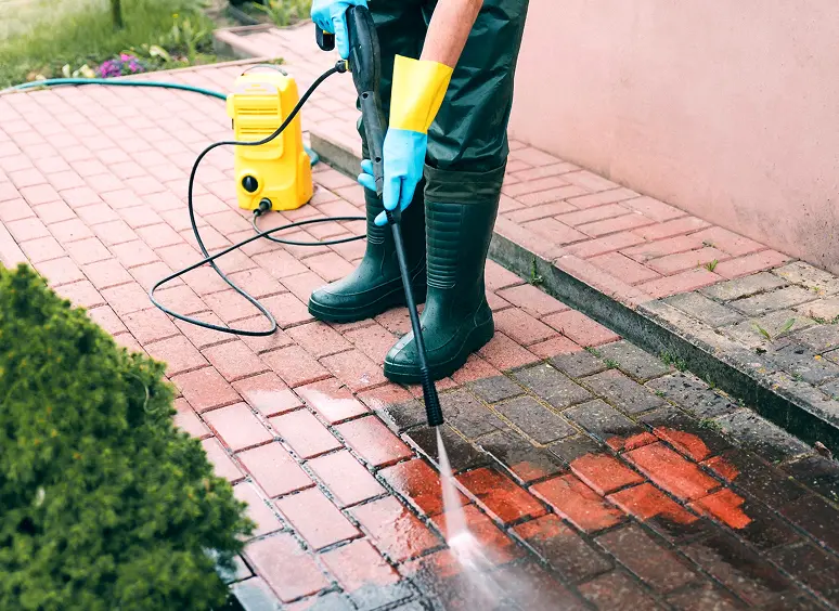Outdoor cleaning with water spray